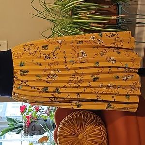 Metrowear Mustard Pleated Skirt M